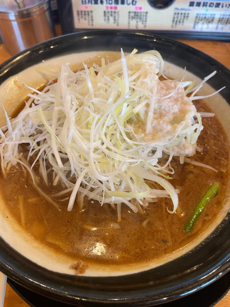 「味噌ラーメン880円＋白ネギ100円」@味噌ラーメン専門店 日月堂  南流山店の写真