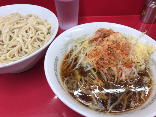 「小つけ麺(ニンニク、アブラ、カラメ、一味唐辛子) 1100円」@ラーメン二郎 越谷店の写真