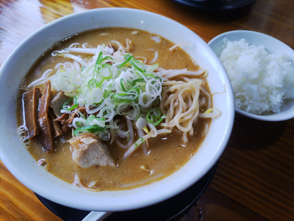 「にぼ味噌 1000円 半ライス100円」@長尾中華そば 仙台名取店の写真