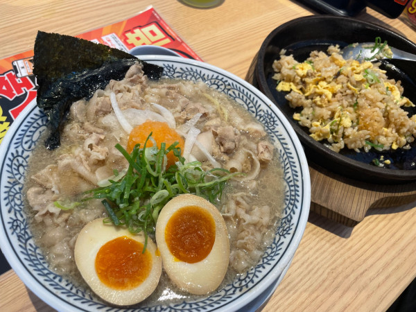 「味玉肉そば＋肉ダブル＋チャーハン（1386円）」@丸源ラーメン 松戸栗ヶ沢店の写真