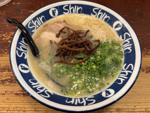 「博多ShinShinラーメン」@博多らーめん ShinShin KITTE博多店の写真