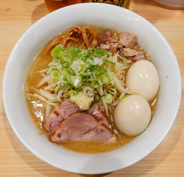 「味噌らーめん＋味玉W＋もやし＋ビール（中瓶）」@三ん寅の写真