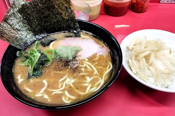 「ラーメン並900円」@ラーメン杉田家の写真