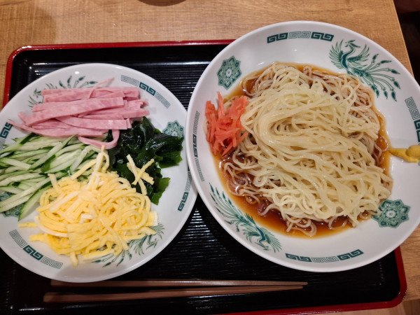 「黒酢しょうゆ冷やし麺６５０円」@日高屋上大岡西口北店の写真