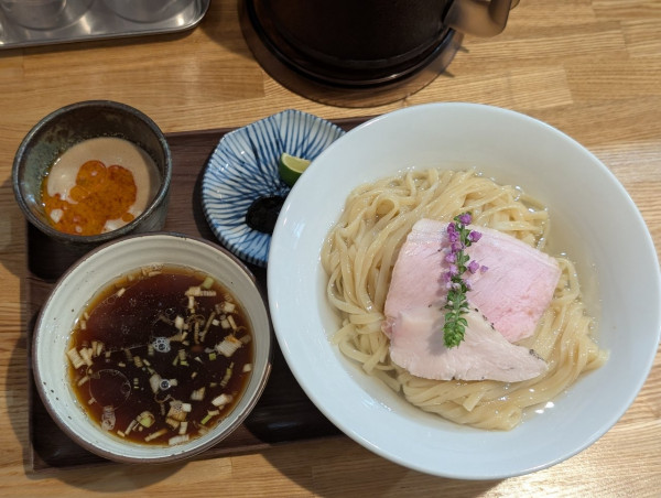 「12食限定鰹昆布醤油つけ麺」@RAMEN TOMOの写真