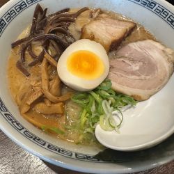 まる徳ラーメン900円+きくらげ130円