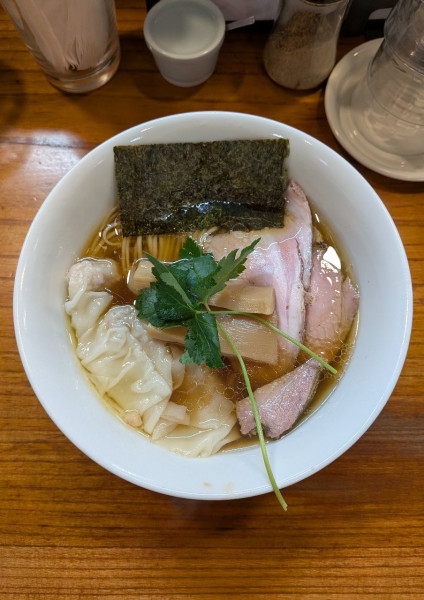 「醤油そば + 海老わんたん」@アメノオトの写真