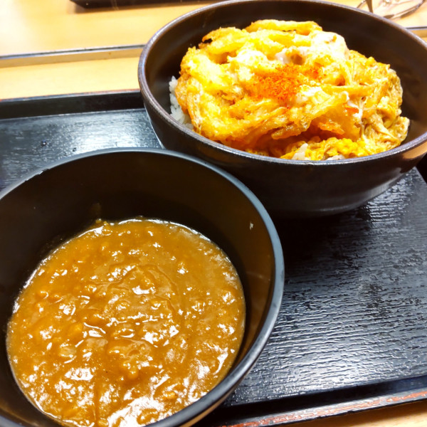 「天とじ丼（￥650）＋カレールー（クーポン）」@ゆで太郎 蒲田中央通り店の写真