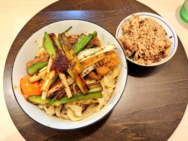 「【限定】冷やし肉南蛮、炊き込みご飯」@手打麺祭 かめ囲の写真