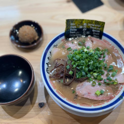 【ユーザーレビュー】叉焼麺(ばりかた)1280円+赤オニ250円+無料券替玉