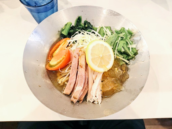 「【夏限定】柑橘ジュレの冷やし鶏だし塩らーめん」@濃菜麺 井の庄 荻窪店の写真