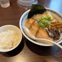角煮ラーメン + 半ライス(サービス)