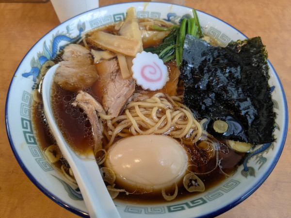 「醤油 ラーメン ＋ 味玉」@麺屋かむいの写真