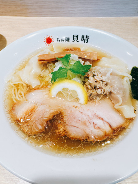 「塩ワンタン麺」@らぁ麺 貝晴の写真