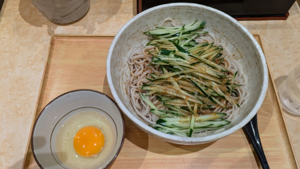 「【期間限定】四川冷麺、大盛玉子」@小諸そば 九段下駅前店の写真