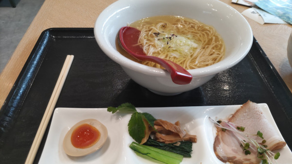 「旨味鶏のネギ塩ラーメン」@麺屋 燕 KADODE大井川店の写真