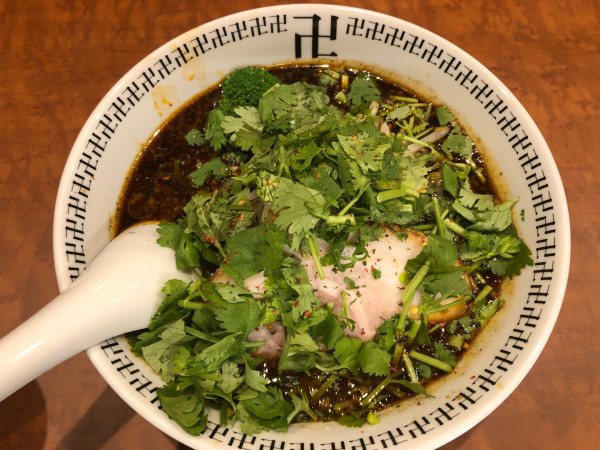 「スパイス・パクチーラー麺＋半ライス」@スパイス・ラー麺 卍力 秋葉原店の写真