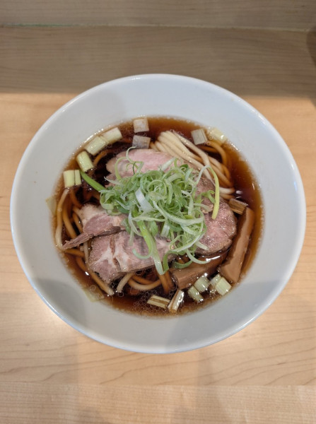 「肉出汁中華そば」@「七色の落書き」の写真