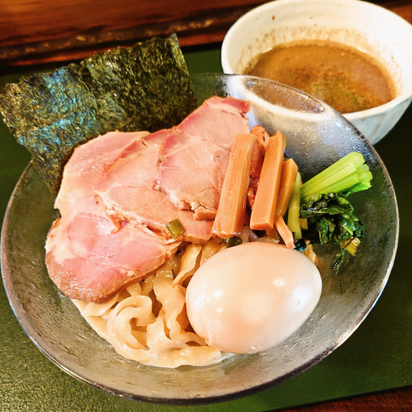 「本日の限定　特製手揉み煮干しつけ麺」@FOOD TRUCK むべの写真