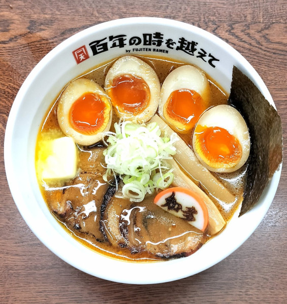 「(限定) みそラーメン 1100円＋味玉 150円×2」@百年の時を越えての写真