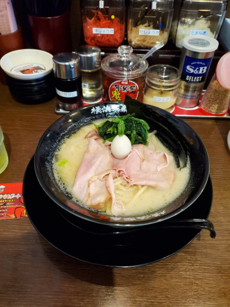 「塩ラーメン@890」@横浜家系ラーメン 有楽家 瀬戸店の写真