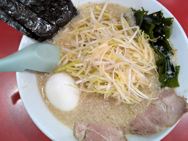 「かいざんラーメン＋玉子」@ラーメン かいざん 新小岩店の写真