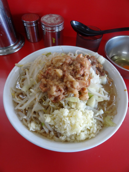 「小1050円NA生卵50円」@ラーメン二郎 柏店の写真