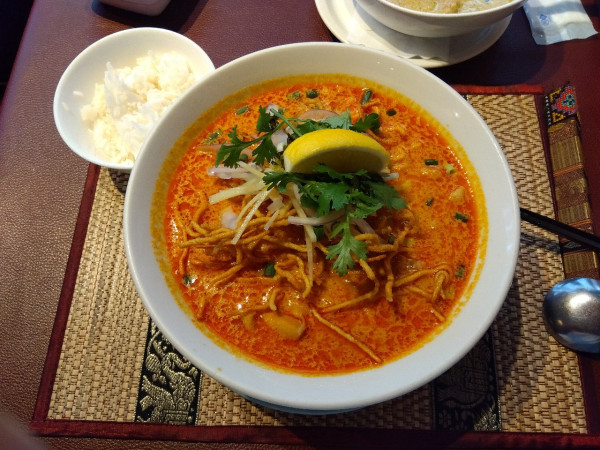 「カオソーイ●ガイヌードルセット」@タイ料理レストラン Smile Thailandの写真