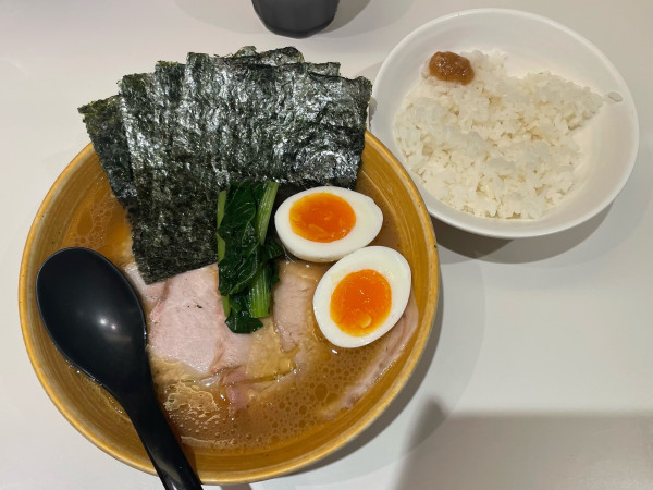 「革新家スペシャル、ライス」@家系ラーメン 革新家 TOKYOの写真