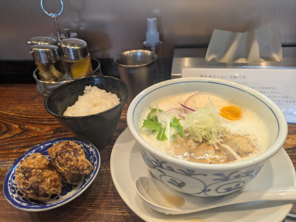「鶏白湯ラーメン」@鶏白湯そば 美な味の写真