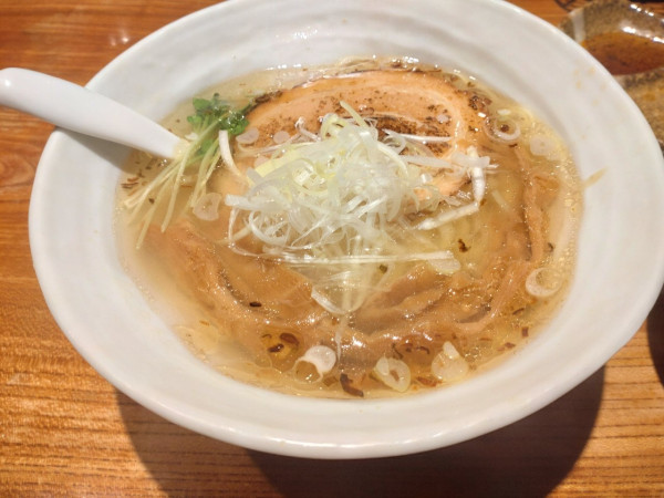 「塩ラーメン＋餃子＋メンマ飯」@手打ちラーメン創房 舌笑家の写真