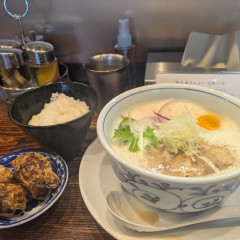 鶏白湯そば 美な味の画像