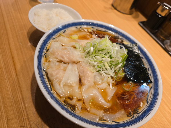 「朝らー専用ワンタン中華そば(ワンタン5個入)・朝らー専用大盛」@つじ田 東陽町店の写真