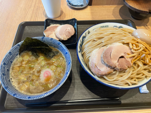 「特製つけめん（特盛）＋チャーシュートッピング」@舎鈴 幸手店の写真