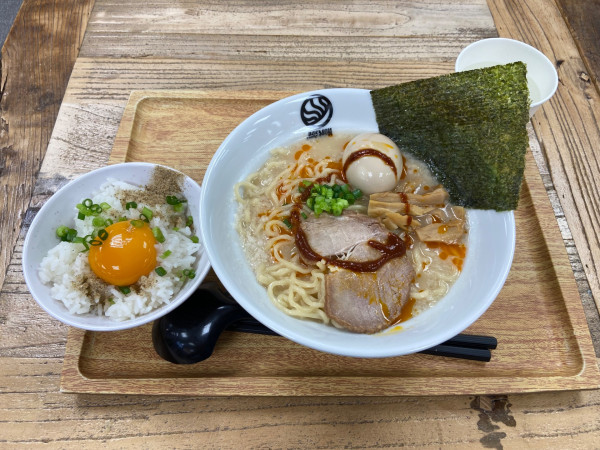 「濃厚辛味噌味玉ラーメンAセット(1150円)」@じげもんちゃんぽん＆FRIED JUNKIES 茨城ヒタチエ店の写真
