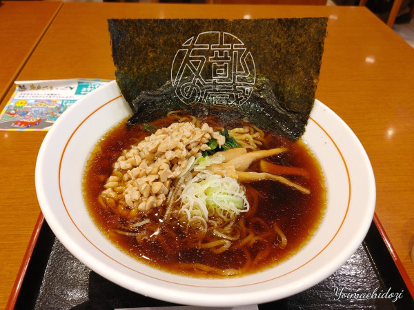 「友部黒醤油なっとうラーメン（850円）」@粉の蔵 友部SA店の写真