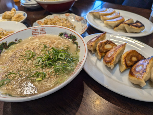 「ラーメン+炒飯+餃子」@とんこつ亭 ひろみちゃんの写真