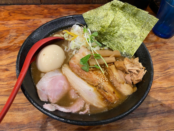 「特製ラーメン1,350円（中盛）」@神勝軒 下永谷店の写真