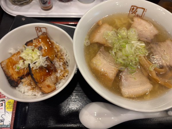 「塩ラーメン&炙り焼豚ご飯セット」@喜多方ラーメン 坂内 五反田駅前店の写真