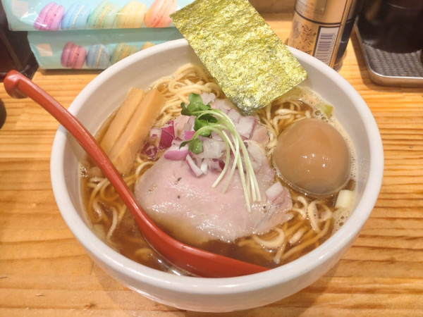 「味玉炭火焼き鯵煮干し中華そば」@煮干中華そば 無双の写真