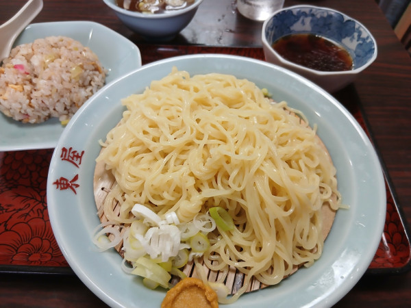 「ざる中華・半チャーハンセット 900円」@東屋の写真