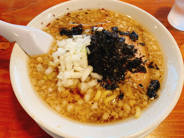 「背脂煮干し中華そば　半チャーハンセット」@ラーチャン家 新津店の写真