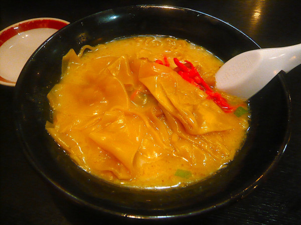 「とんこつワンタンメン」@日満亭の写真