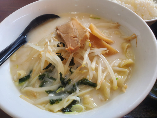 「豚骨刀削麺・焼き餃子＋ライスセット」@台湾料理 幸楽園の写真