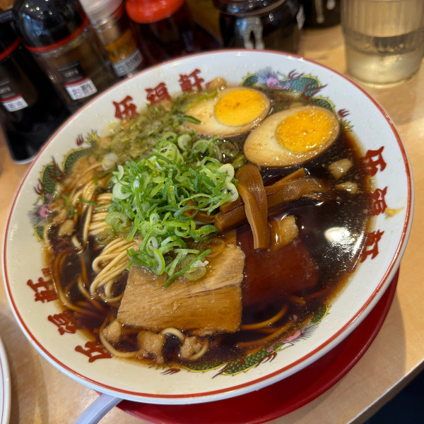 「黒ヤキメシ定食 ・麺大盛・ヤキメシ大盛変更・味付玉子」@伍福軒 新宿西口店の写真