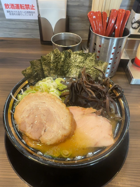 「塩ラーメン　トッピング海苔、バラ」@家系ラーメン がくの写真
