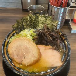 塩ラーメン　トッピング海苔、バラ