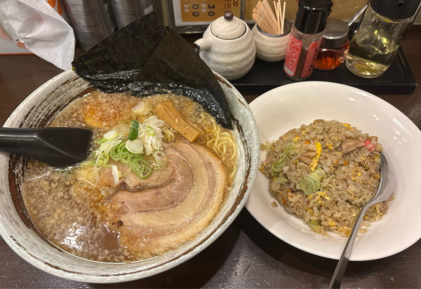 「小池さんラーメン＋半チャーハン」@ラーメンの小池さんの写真