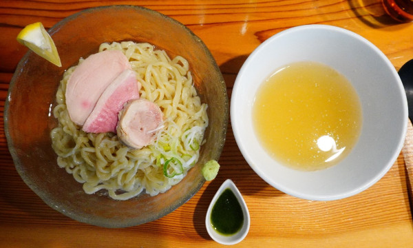 「【季節のら〜めん】冷たいつけめん（しお）＋大葉ソース＋ビール」@らーめん かねかつの写真