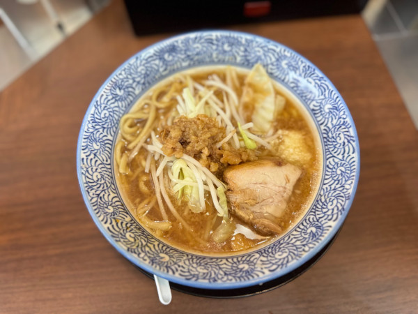 「ラーメンミニ(125g)700円＋豚1枚120円」@日野田田の写真